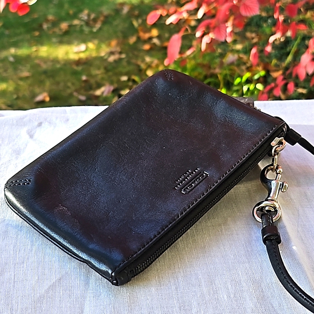 Black Leather Coach Wristlet in Good shape